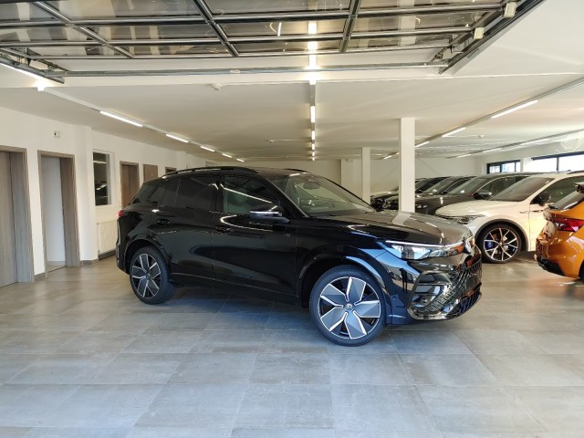 VOLKSWAGEN TIGUAN 1.5 eTSI R-LINE LEDER/PANO-DAK/TREKHAAK/CAMERA/ACC, Vortkamp Enschede, Enschede