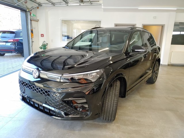 VOLKSWAGEN TIGUAN 1.5 eTSI R-LINE LEDER/PANO-DAK/TREKHAAK/CAMERA/ACC, Vortkamp Enschede, Enschede