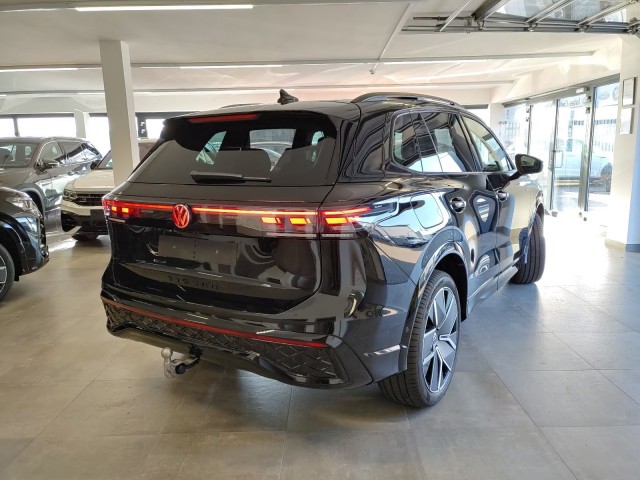 VOLKSWAGEN TIGUAN 1.5 eTSI R-LINE LEDER/PANO-DAK/TREKHAAK/CAMERA/ACC, Vortkamp Enschede, Enschede