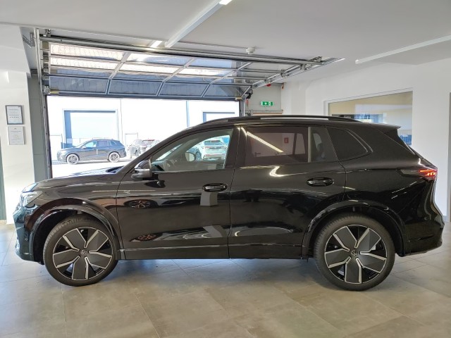VOLKSWAGEN TIGUAN 1.5 eTSI R-LINE LEDER/PANO-DAK/TREKHAAK/CAMERA/ACC, Vortkamp Enschede, Enschede
