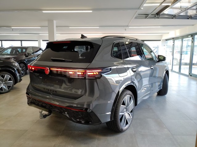 VOLKSWAGEN TIGUAN 1.5eTSI R-LINE LEDER/PANO-DAK/TREKHAAK/HUD/ACC/CAMERA, Vortkamp Enschede, Enschede