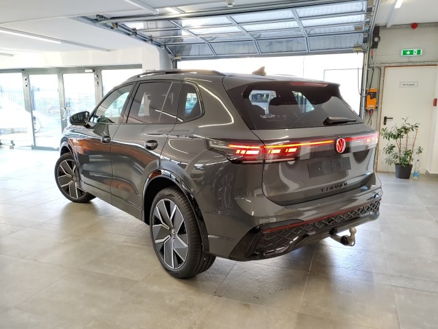 VOLKSWAGEN TIGUAN 1.5eTSI R-LINE LEDER/PANO-DAK/TREKHAAK/HUD/ACC/CAMERA, Vortkamp Enschede, Enschede