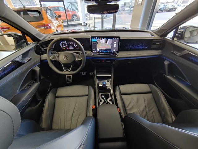 VOLKSWAGEN TIGUAN 1.5eTSI R-LINE LEDER/PANO-DAK/TREKHAAK/HUD/ACC/CAMERA, Vortkamp Enschede, Enschede