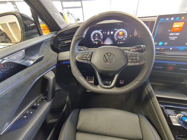 VOLKSWAGEN TIGUAN 1.5eTSI R-LINE LEDER/PANO-DAK/TREKHAAK/HUD/ACC/CAMERA, Vortkamp Enschede, Enschede