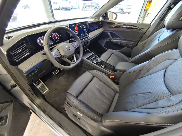 VOLKSWAGEN TIGUAN 1.5 eTSI R-LINE LEDER/PANO-DAK/TREKHAAK/CAMERA/HUD/ACC, Vortkamp Enschede, Enschede