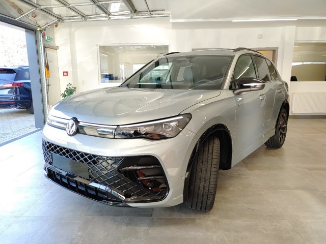 VOLKSWAGEN TIGUAN 1.5 eTSI R-LINE LEDER/PANO-DAK/TREKHAAK/CAMERA/HUD/ACC, Vortkamp Enschede, Enschede