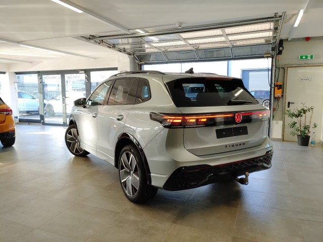 VOLKSWAGEN TIGUAN 1.5 eTSI R-LINE LEDER/PANO-DAK/TREKHAAK/CAMERA/HUD/ACC, Vortkamp Enschede, Enschede