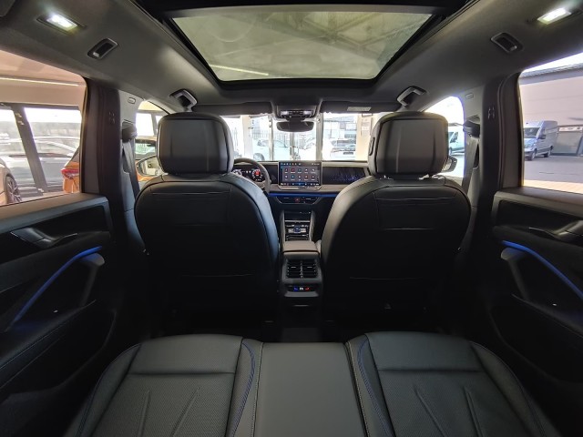 VOLKSWAGEN TIGUAN 1.5 eTSI R-LINE LEDER/PANO-DAK/TREKHAAK/CAMERA/HUD/ACC, Vortkamp Enschede, Enschede