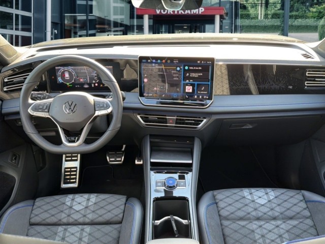 VOLKSWAGEN TIGUAN 1.5 ETSI 110 KW R-LINE , Vortkamp Enschede, Enschede