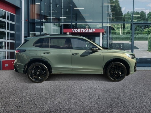VOLKSWAGEN TIGUAN 1.5 eTSI R-LINE TREKHAAK/PANO-DAK/CAMERA/ACC/ELEK-KLEP/HUD, Vortkamp Enschede, Enschede