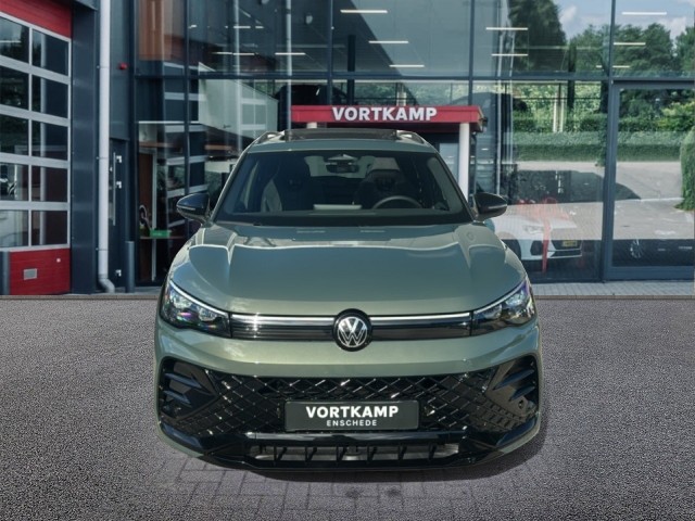 VOLKSWAGEN TIGUAN 1.5 eTSI R-LINE TREKHAAK/PANO-DAK/CAMERA/ACC/ELEK-KLEP/HUD, Vortkamp Enschede, Enschede