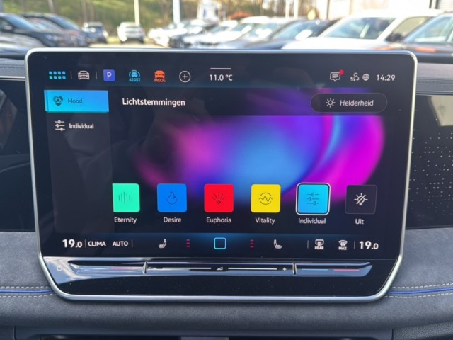 VOLKSWAGEN TIGUAN 1.5 eTSI R-LINE TREKHAAK/PANO-DAK/CAMERA/ACC/ELEK-KLEP/HUD, Vortkamp Enschede, Enschede