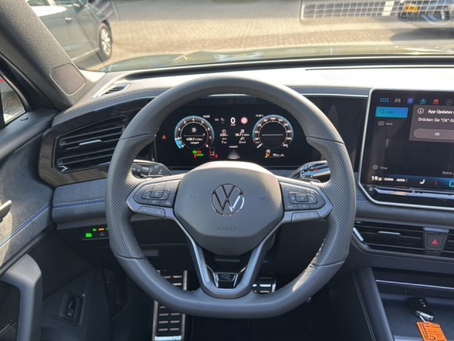 VOLKSWAGEN TIGUAN 1.5 eTSI R-LINE TREKHAAK/PANO-DAK/CAMERA/ACC/ELEK-KLEP/HUD, Vortkamp Enschede, Enschede