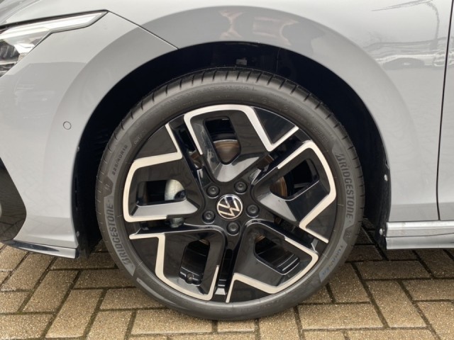 VOLKSWAGEN GOLF 1.5 eTSI R-LINE PANO-DAK/CAMERA/ACC/STOEL+STUURVERW, Vortkamp Enschede, Enschede