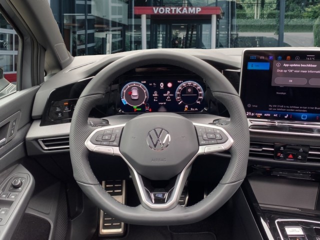 VOLKSWAGEN GOLF 1.5 eTSI R-LINE PANO-DAK/CAMERA/ACC/STOEL+STUURVERW, Vortkamp Enschede, Enschede