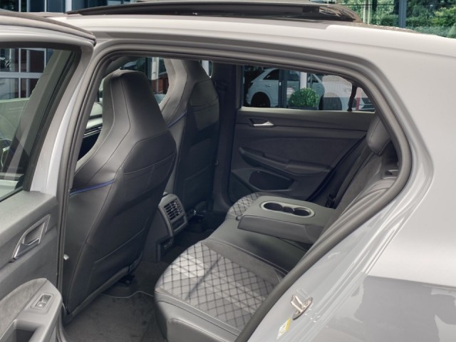 VOLKSWAGEN GOLF 1.5 eTSI R-LINE PANO-DAK/CAMERA/ACC/STOEL+STUURVERW, Vortkamp Enschede, Enschede