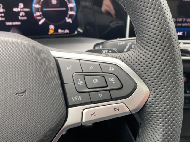 VOLKSWAGEN GOLF 1.5 eTSI R-LINE PANO-DAK/CAMERA/ACC/STOEL+STUURVERW, Vortkamp Enschede, Enschede