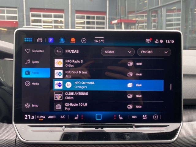 VOLKSWAGEN GOLF 1.5 eTSI R-LINE PANO-DAK/CAMERA/ACC/STOEL+STUURVERW, Vortkamp Enschede, Enschede
