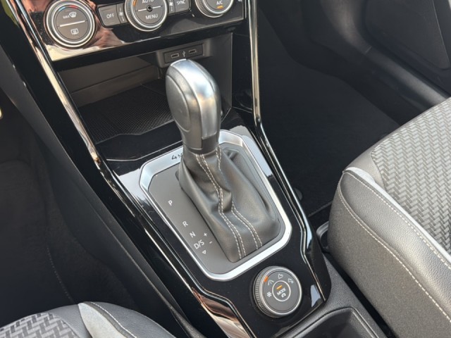 VOLKSWAGEN T-ROC 2.0 TSI R 4MOTION TREKHAAK/CAMERA/PANO-DAK/ELEK-KLEP/BEATS/ACC/STOELVERW, Vortkamp Enschede, Enschede