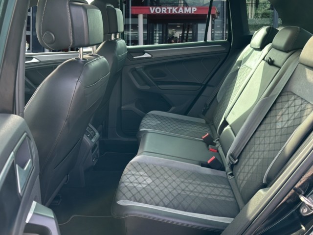 VOLKSWAGEN TIGUAN 1.4 TSI  EHYBRID R-LINE B PANO-DAK/TREKHAAK/IQ-LIGHTS/ACC/CAMERA, Vortkamp Enschede, Enschede