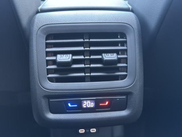 VOLKSWAGEN T-ROC 1.5 eTSI R-LINE TREKHAAK/PANO-DAK/CAMERA/ELEK-KLEP/IQ/ACC/STOELVERW, Vortkamp Enschede, Enschede