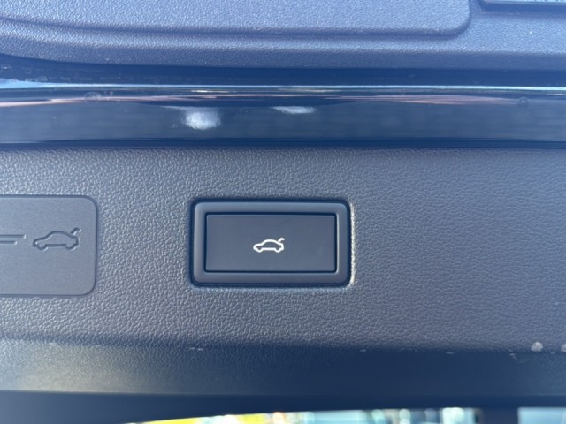 VOLKSWAGEN T-ROC 1.5 eTSI R-LINE TREKHAAK/PANO-DAK/CAMERA/ELEK-KLEP/IQ/ACC/STOELVERW, Vortkamp Enschede, Enschede