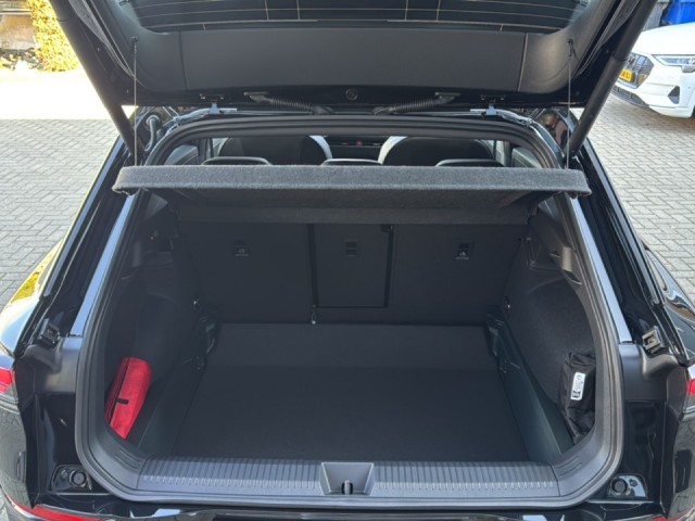 VOLKSWAGEN T-ROC 1.5 eTSI R-LINE TREKHAAK/PANO-DAK/CAMERA/ELEK-KLEP/IQ/ACC/STOELVERW, Vortkamp Enschede, Enschede