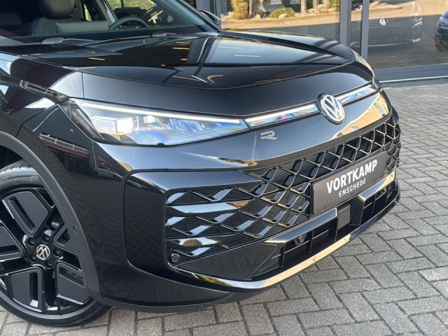 VOLKSWAGEN T-ROC 1.5 eTSI R-LINE TREKHAAK/PANO-DAK/CAMERA/ELEK-KLEP/IQ/ACC/STOELVERW, Vortkamp Enschede, Enschede