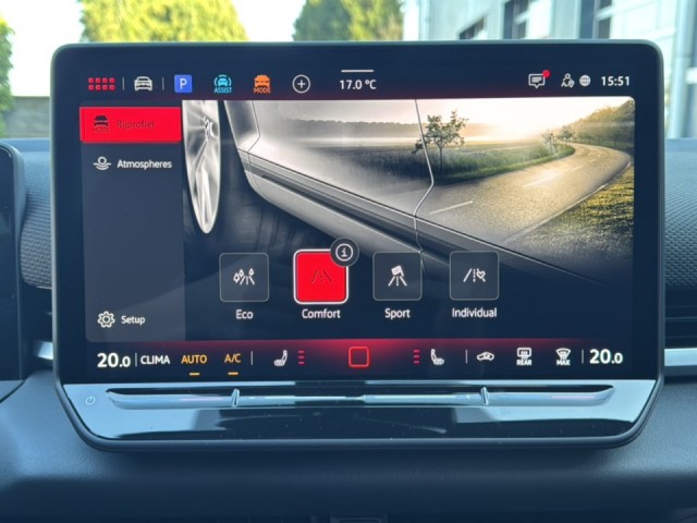 VOLKSWAGEN T-ROC 1.5 eTSI R-LINE TREKHAAK/PANO-DAK/CAMERA/ELEK-KLEP/IQ/ACC/STOELVERW, Vortkamp Enschede, Enschede