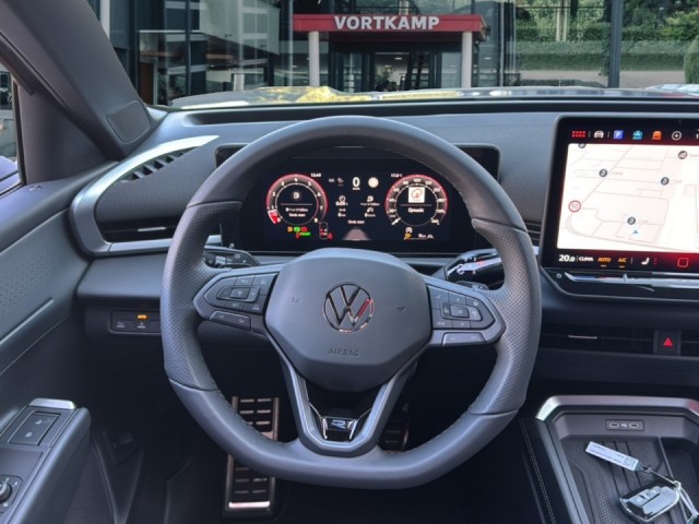 VOLKSWAGEN T-ROC 1.5 eTSI R-LINE TREKHAAK/PANO-DAK/CAMERA/ELEK-KLEP/IQ/ACC/STOELVERW, Vortkamp Enschede, Enschede