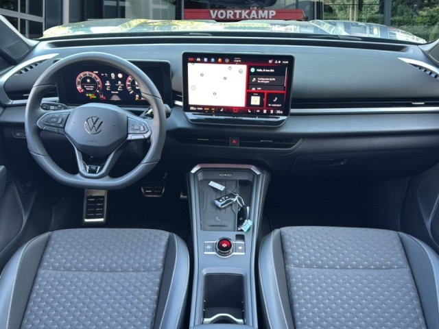 VOLKSWAGEN T-ROC 1.5 eTSI R-LINE TREKHAAK/PANO-DAK/CAMERA/ELEK-KLEP/IQ/ACC/STOELVERW, Vortkamp Enschede, Enschede