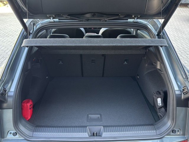 VOLKSWAGEN T-ROC 1.5 eTSI R-LINE TREKHAAK/PANO-DAK/CAMERA/ELEK-KLEP/IQ/ACC/STOELVERW, Vortkamp Enschede, Enschede