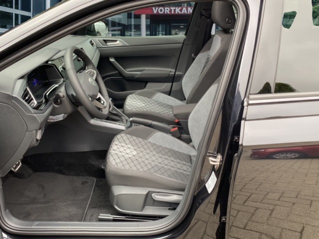 VOLKSWAGEN TAIGO 1.0 TSI DSG R-LINE BLACK STYLE PANO-DAK/CAMERA/IQ/STOELVERW/CARPLAY, Vortkamp Enschede, Enschede