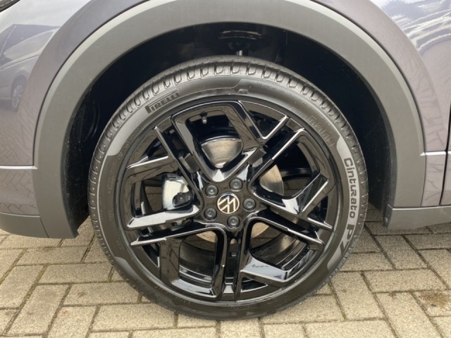 VOLKSWAGEN T-CROSS 1.5 TSI R-LINE TREKHAAK/CAMERA/IQ-LIGHT/ACC/STOELVERW/CARPLAY, Vortkamp Enschede, Enschede