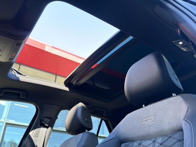 VOLKSWAGEN T-ROC 1.5 TSI R-LINE BLACK STYLE PANO-DAK/ELEK-KLEP/CAMERA/ACC/IQ/STOELVERW, Vortkamp Enschede, Enschede