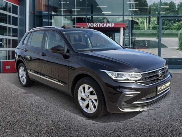 VOLKSWAGEN TIGUAN 1.5 TDI 4-MOTION LIFE TREKHAAK/PANO-DAK/CAMERA/ACC/LED/STOEL+STUURVERW, Vortkamp Enschede, Enschede