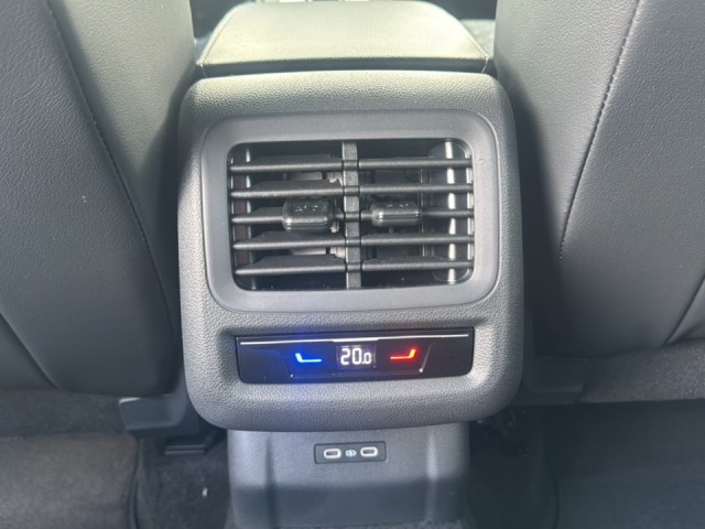 VOLKSWAGEN T-ROC 1.5 eTSI R-LINE BLACK STYLE TREKHAAK/ELEK-KLEP/CAMERA/ACC/STOELVERW, Vortkamp Enschede, Enschede