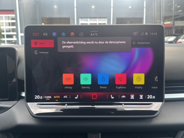 VOLKSWAGEN T-ROC 1.5 eTSI R-LINE BLACK STYLE TREKHAAK/ELEK-KLEP/CAMERA/ACC/STOELVERW, Vortkamp Enschede, Enschede