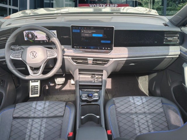 VOLKSWAGEN TIGUAN 1.5 eTSI R-LINE TREKHAAK/PANO-DAK/ELEK-KLEP/CAMERA/ACC/HUD/STOEL+STUURVERW, Vortkamp Enschede, Enschede