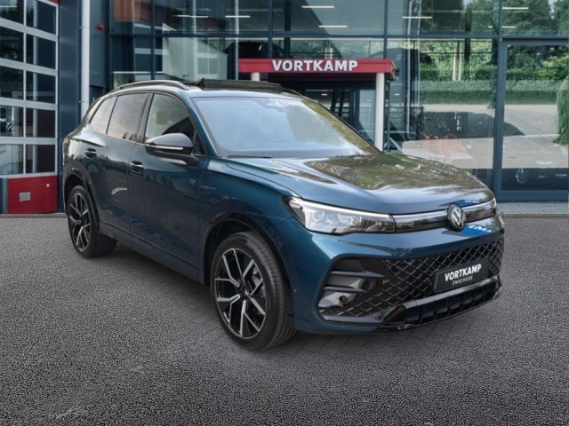 VOLKSWAGEN TIGUAN 1.5 eTSI R-LINE TREKHAAK/PANO-DAK/ELEK-KLEP/CAMERA/ACC/HUD/STOEL+STUURVERW, Vortkamp Enschede, Enschede