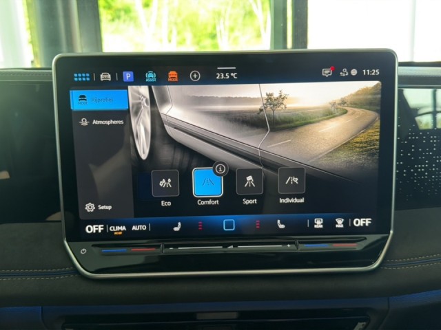 VOLKSWAGEN TIGUAN 1.5 eTSI R-LINE TREKHAAK/PANO-DAK/ELEK-KLEP/CAMERA/ACC/HUD/STOEL+STUURVERW, Vortkamp Enschede, Enschede