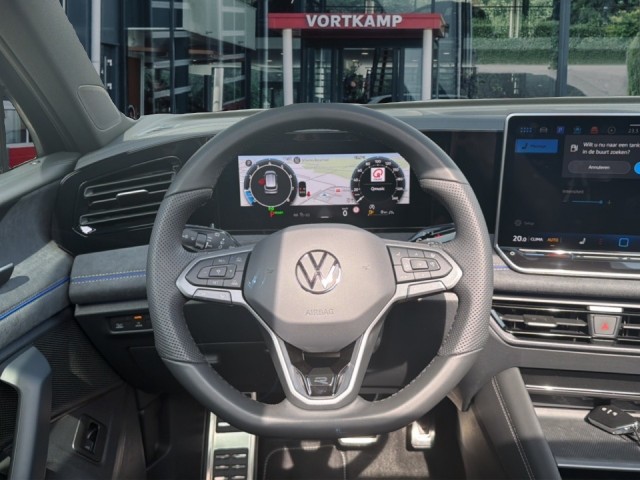 VOLKSWAGEN TIGUAN 1.5 eTSI R-LINE TREKHAAK/PANO-DAK/ELEK-KLEP/CAMERA/ACC/HUD/STOEL+STUURVERW, Vortkamp Enschede, Enschede