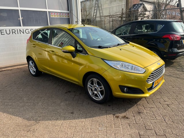 FORD FIESTA 1.0 ecoboost titanium ** nieuwe distributieriem **, van Rooijen Automotive, Hazerswoude Dorp