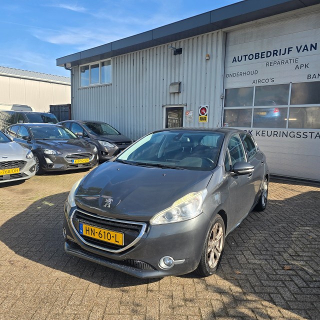 PEUGEOT 208  208 1.2VTI 60KW ALLURE / Trekhaak / , van Rooijen Automotive, Hazerswoude Dorp