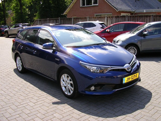 TOYOTA AURIS 1.8 Hybr. Aspiration NAVI CLIMA TREKHAAL NL-AUTO, Autobedrijf Kroezen, Tubbergen
