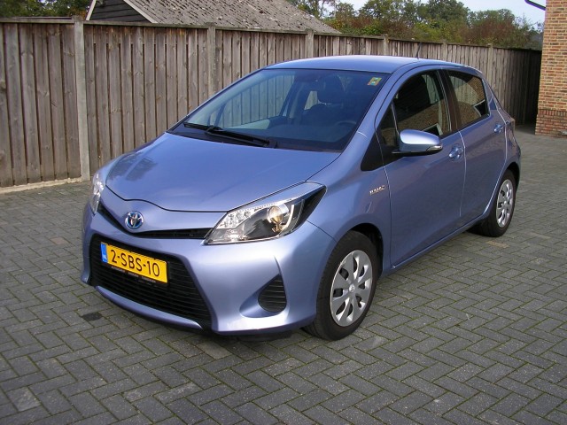 TOYOTA YARIS 1.5 Full Hybrid Asp. NAVI CLIMA NL-AUTO, Autobedrijf Kroezen, Tubbergen