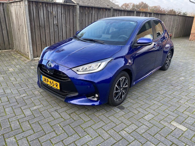 TOYOTA YARIS 1.5 Hyb. Dynamic PANORAMA KEYLESS DODEHOEK HEAD-UP, Autobedrijf Kroezen, Tubbergen