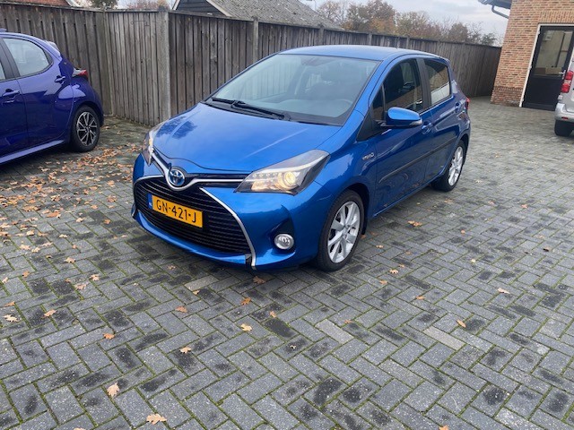 TOYOTA YARIS 1.5 Hybrid Dynamic KEYLESS HALF-LEER NL-AUTO NAP, Autobedrijf Kroezen, Tubbergen