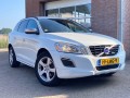 VOLVO XC60 2.4D D5 Momentum R-design, Leder, trekhaak, NL auto, NAP Autobedrijf Schrauwen, Zundert