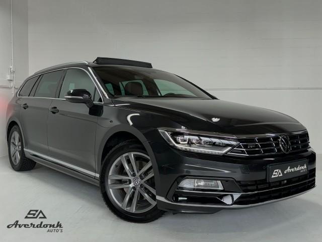 VOLKSWAGEN PASSAT VARIANT 1.5TSI 150PK AUT. R-LINE *Pano/Virtual/Trek/Leder*, Averdonk Auto's, Haaksbergen